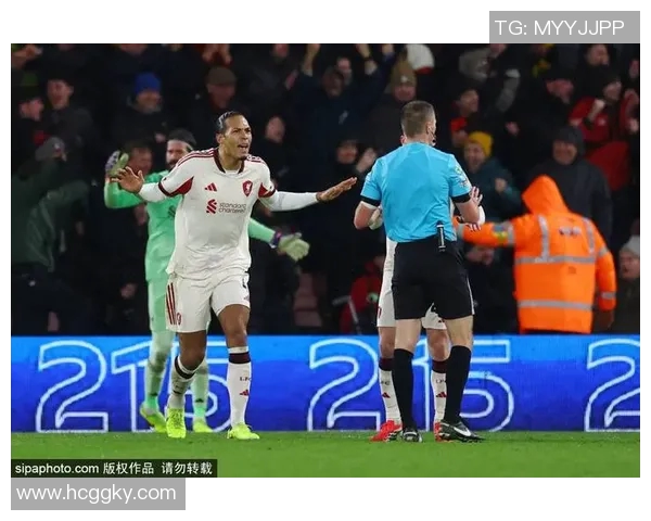 欧冠决赛中范戴克的防守表现如何成功封堵对手进攻威胁