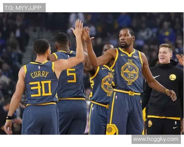 勇士再创辉煌，决赛战胜雄鹿扳平总比分